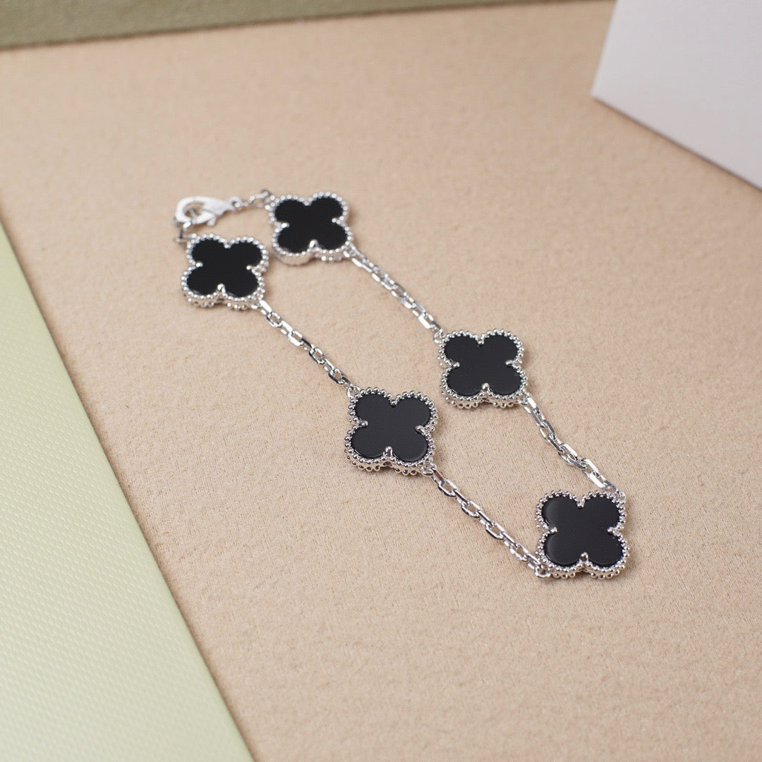 [KELA]LUCKY CLOVER 5-MOTIF BRACELET - BLACK OXNY COLLECTION