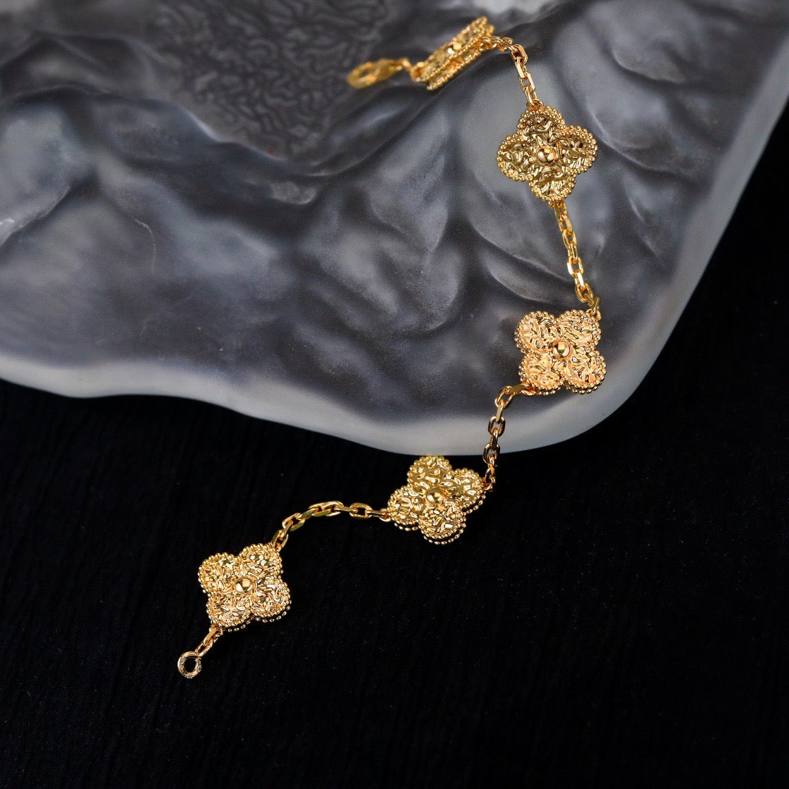 [KELA]LUCKY CLOVER 5-MOTIF BRACELET - BRONZING