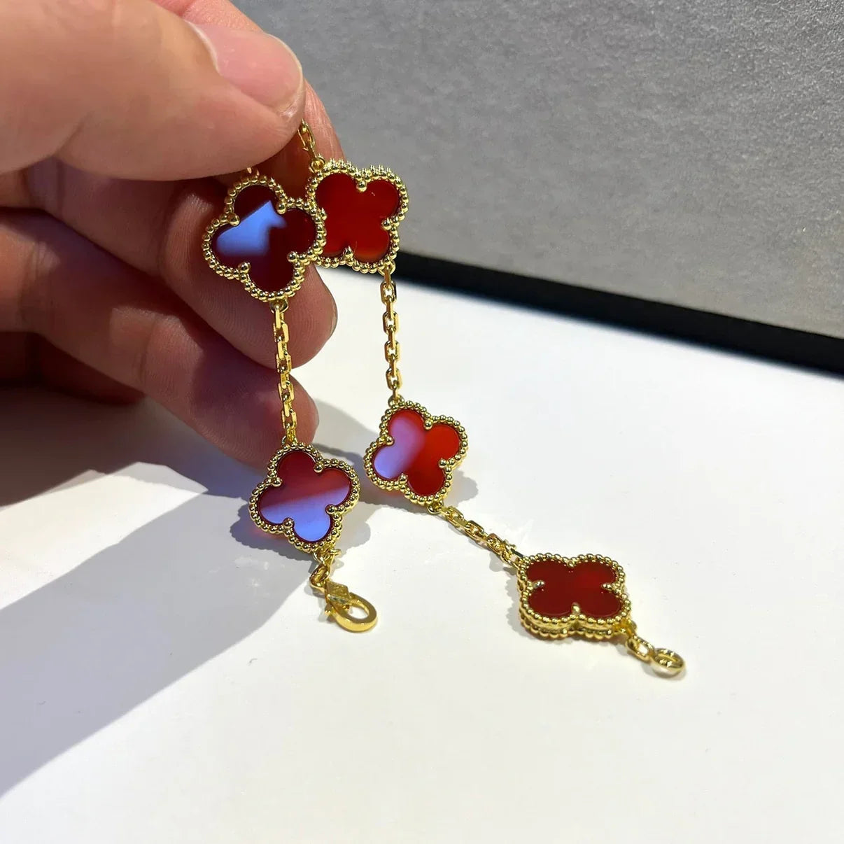 [KELA]LUCKY CLOVER 5-MOTIF BRACELET - RED CARNELIAN COLLECTION