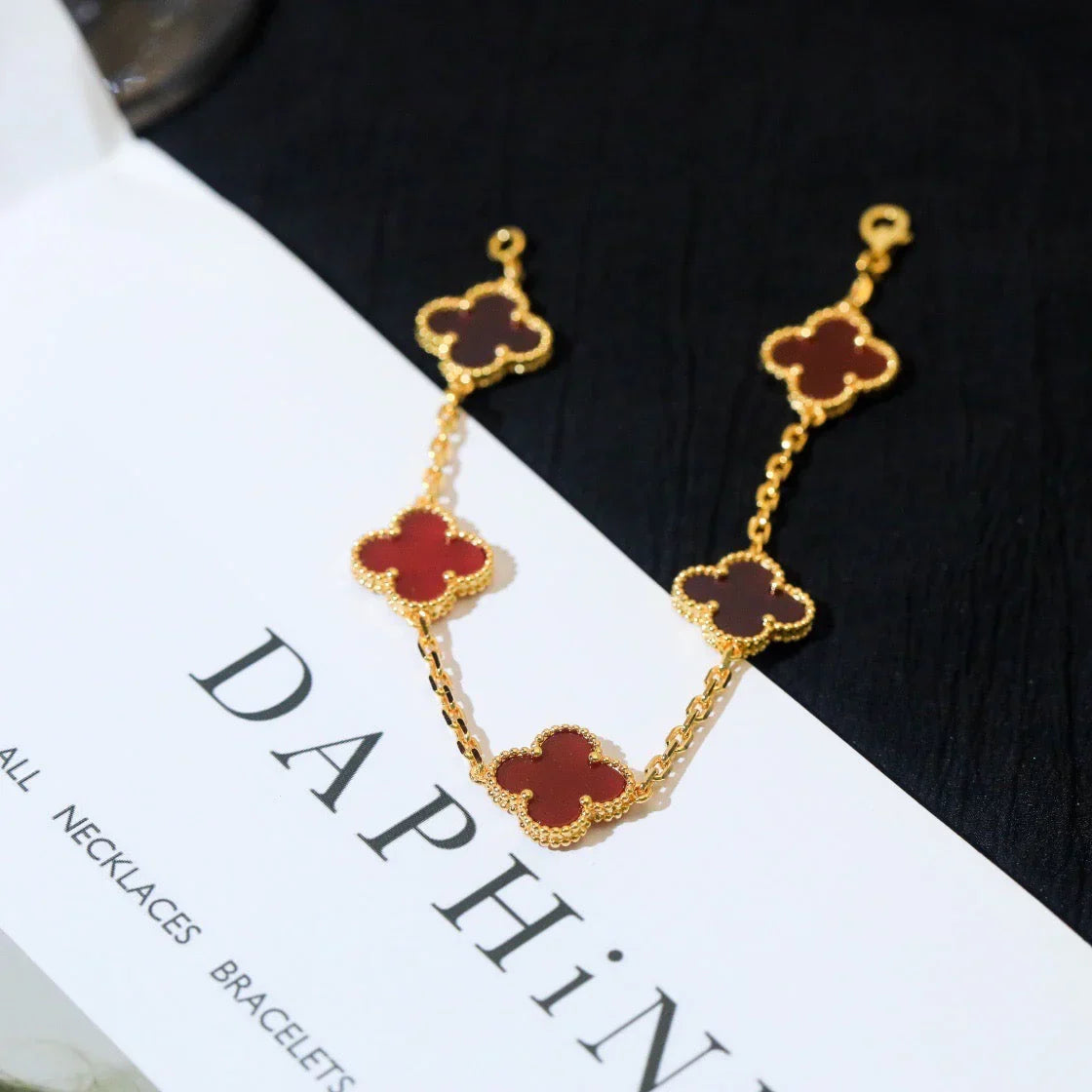[KELA]LUCKY CLOVER 5-MOTIF BRACELET - RED CARNELIAN COLLECTION