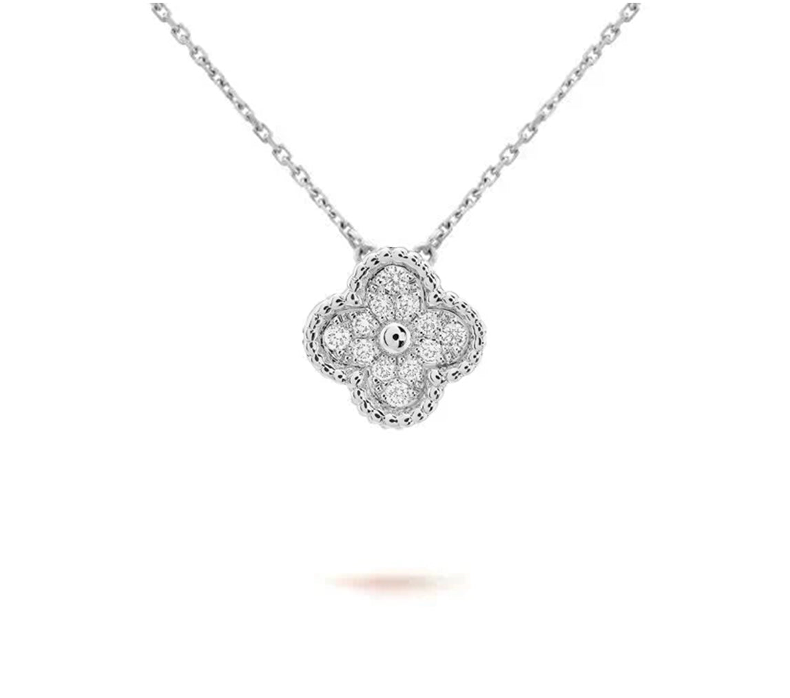 [KELA]15MM CLOVER FLOWER PENDANT NECKLACE WHITE GOLD COLLECTION