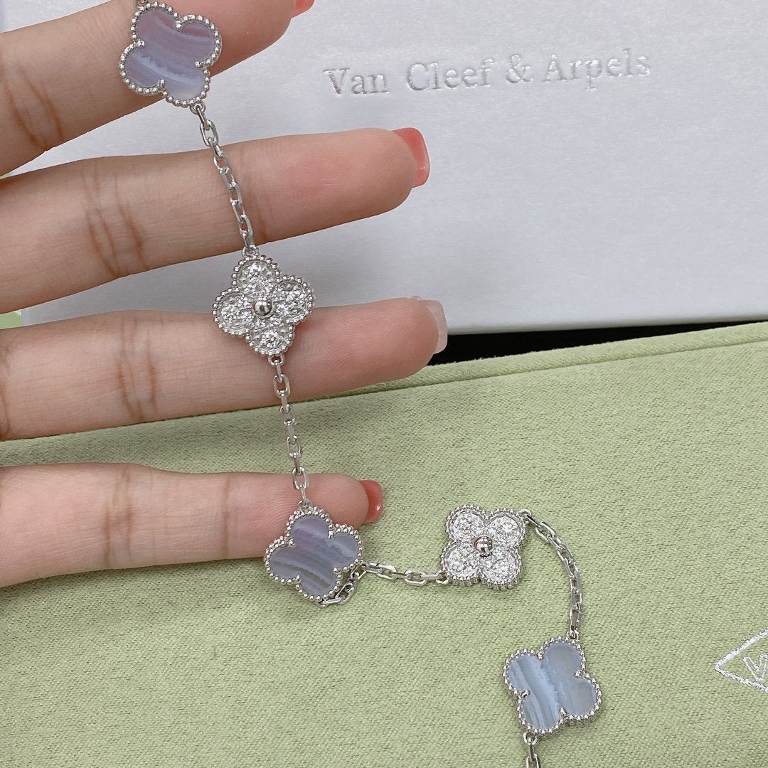 [KELA]LUCKY CLOVER 5-MOTIF BRACELET - PURPLE CHALCEDONY COLLECTION