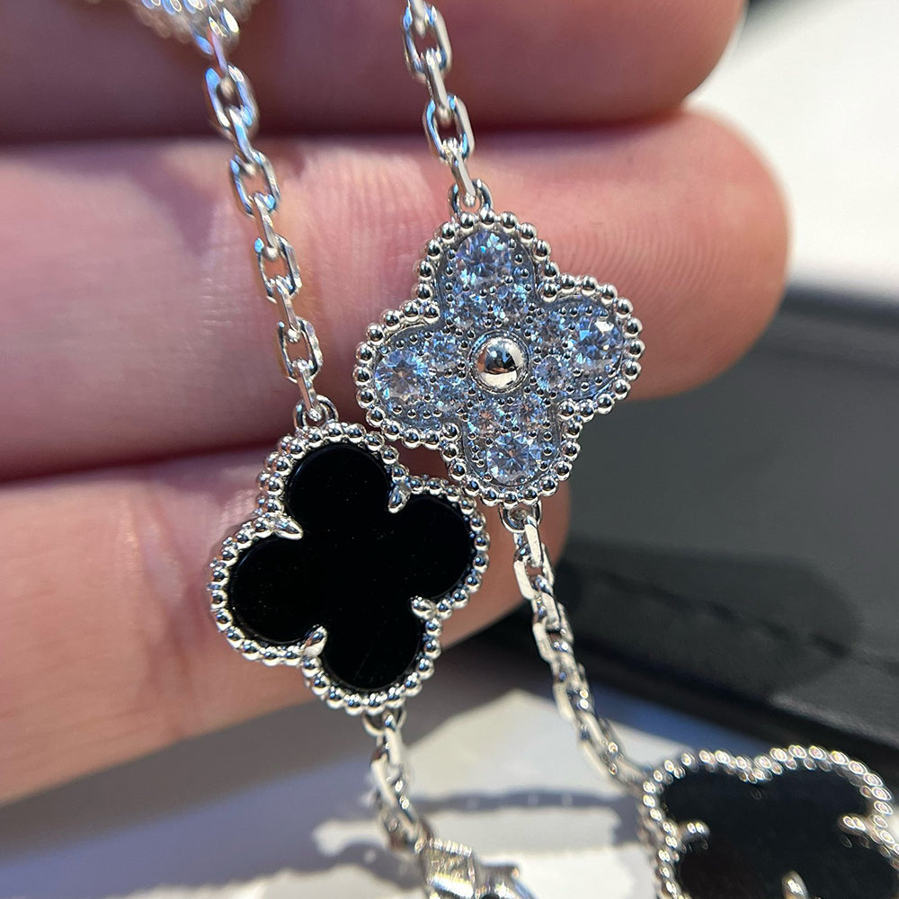 [KELA]LUCKY CLOVER 5-MOTIF BRACELET - BLACK OXNY COLLECTION