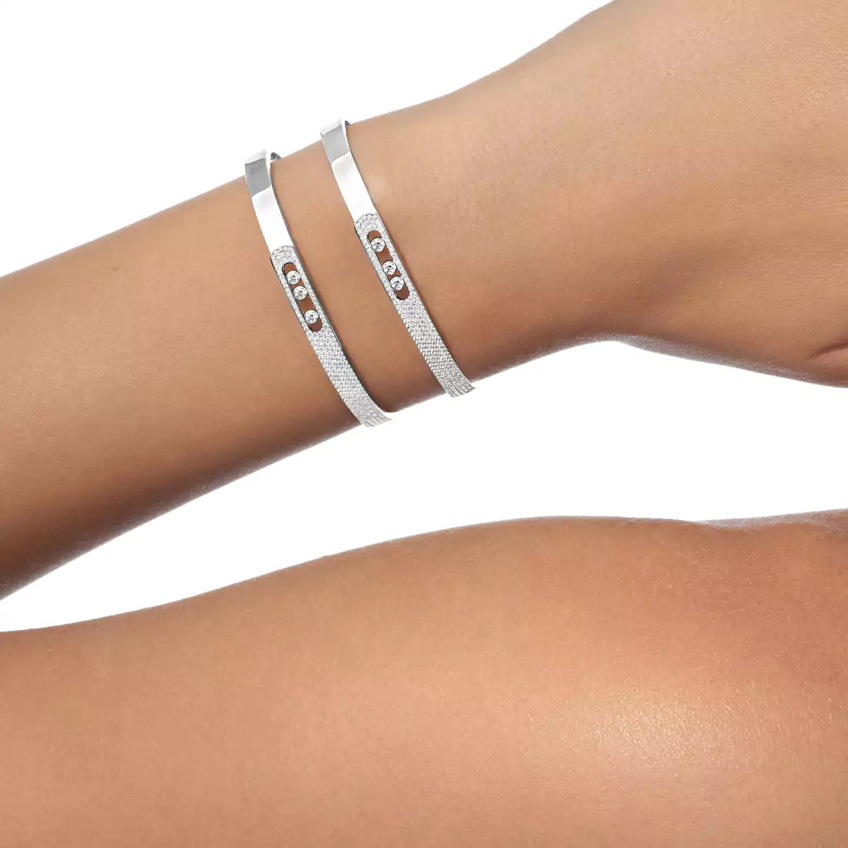 [KELA]MOVE NOA PAVÉ DIAMOND BANGLE BRACELET
