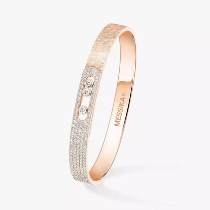 [KELA]MOVE NOA CISELÉ HALF-PAVÉ DIAMOND BANGLE BRACELET