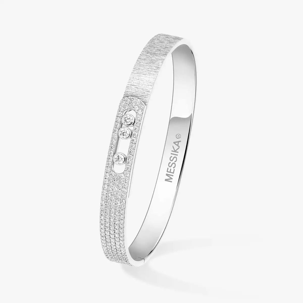 [KELA]MOVE NOA CISELÉ HALF-PAVÉ DIAMOND BANGLE BRACELET