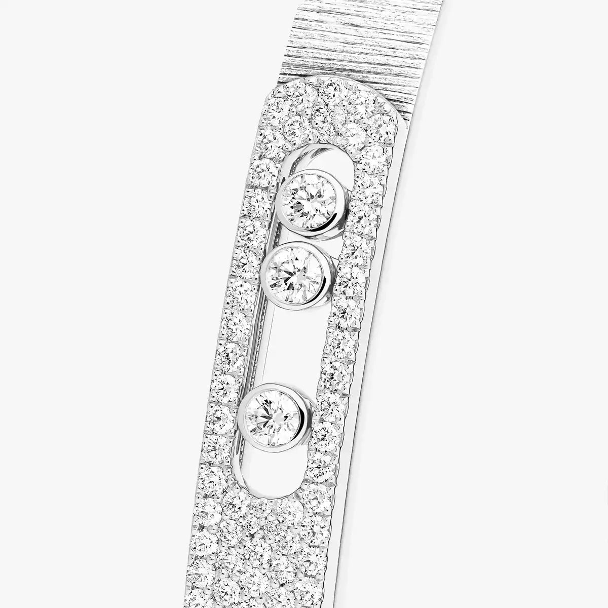 [KELA]MOVE NOA CISELÉ HALF-PAVÉ DIAMOND BANGLE BRACELET