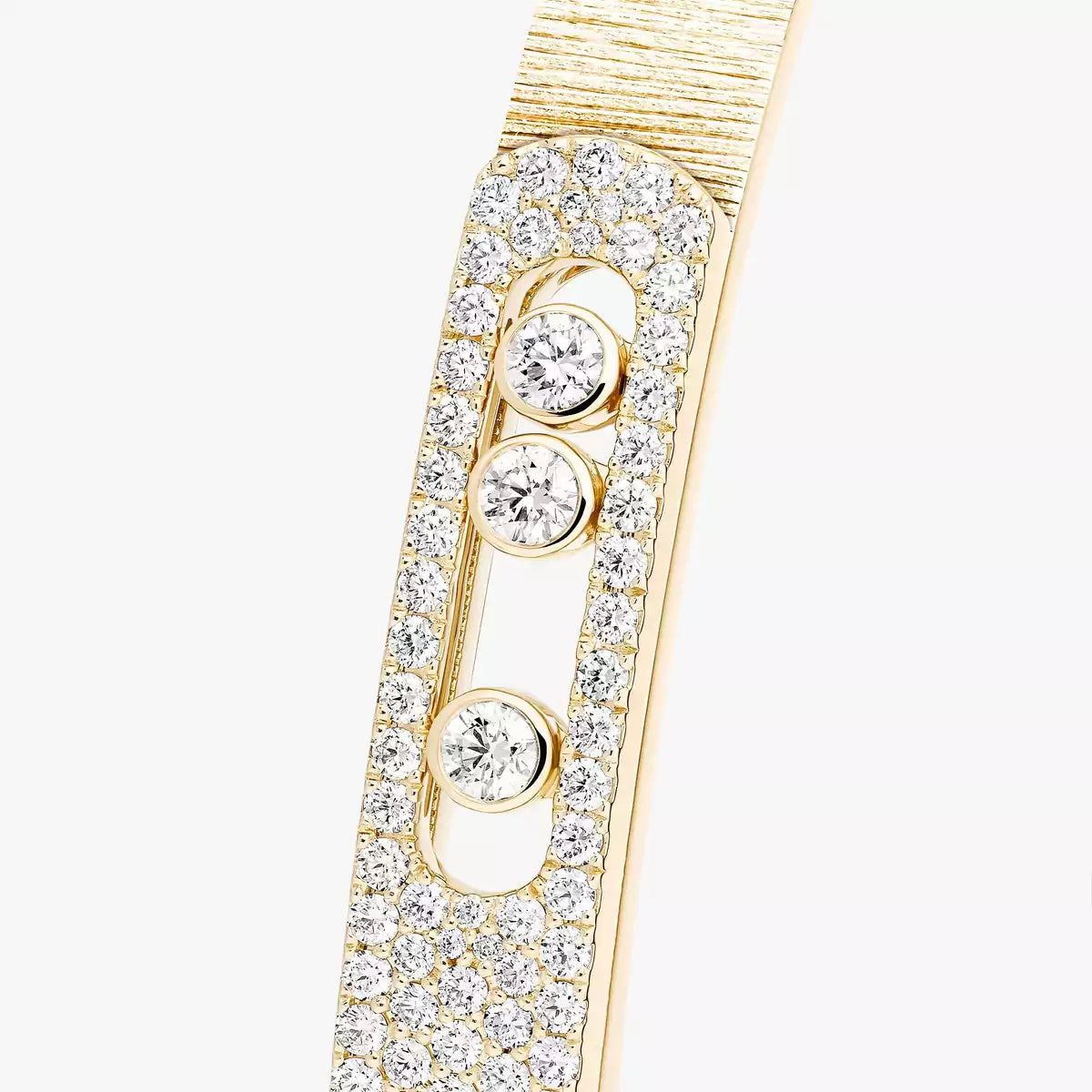 [KELA]MOVE NOA CISELÉ HALF-PAVÉ DIAMOND BANGLE BRACELET