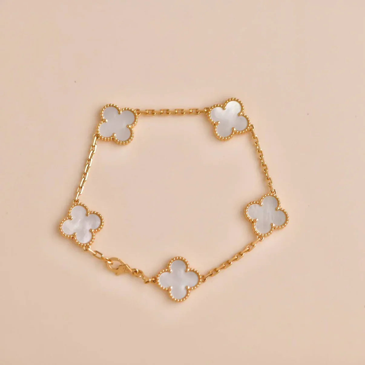 [KELA]LUCKY CLOVER 5-MOTIF BRACELET - WHITE MOTHER-OF-PEARL COLLECTION