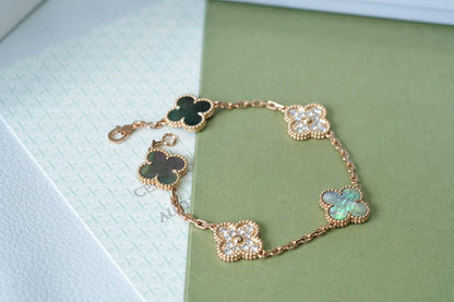 [KELA]LUCKY CLOVER 5-MOTIF BRACELET - GREY MOTHER-OF-PEARL COLLECTION