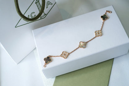[KELA]LUCKY CLOVER 5-MOTIF BRACELET - GREY MOTHER-OF-PEARL COLLECTION