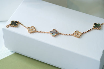 [KELA]LUCKY CLOVER 5-MOTIF BRACELET - GREY MOTHER-OF-PEARL COLLECTION