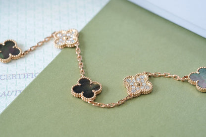 [KELA]LUCKY CLOVER 5-MOTIF BRACELET - GREY MOTHER-OF-PEARL COLLECTION