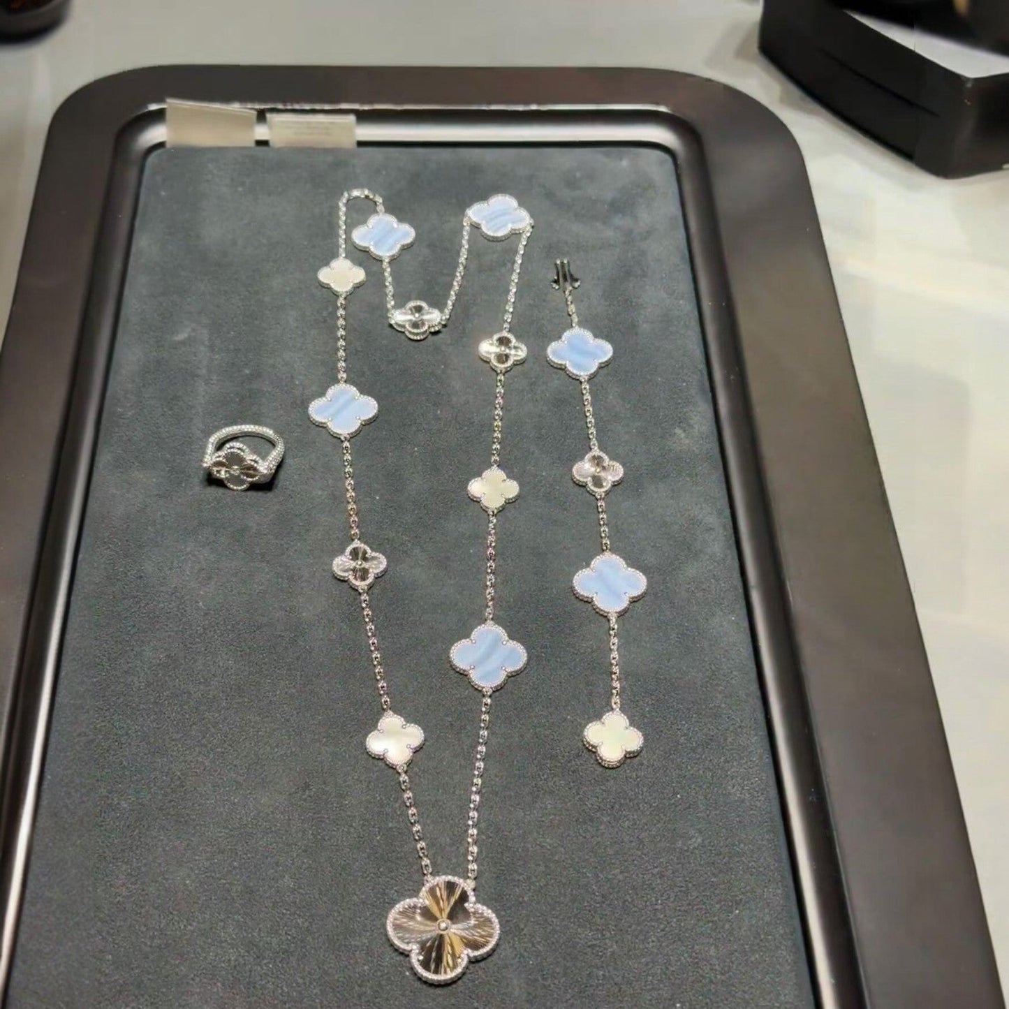 [KELA]DETACHABLE 15-MOTIF CLOVER STATEMENT SET - PURPLE CHALCEDONY & LASER