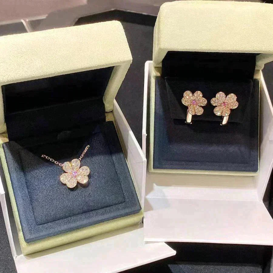 [KELA]PAVÉ DIAMOND BUTTERFLY CHARM NECKLACE