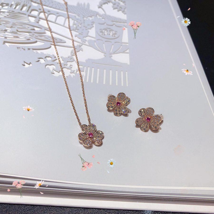 [KELA]PAVÉ DIAMOND BUTTERFLY CHARM NECKLACE