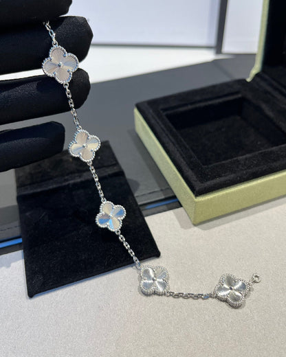 [KELA]LUCKY CLOVER 5-MOTIF BRACELET - LASER COLLECTION