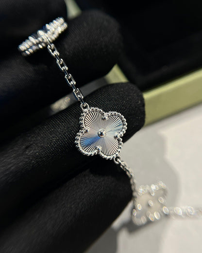 [KELA]LUCKY CLOVER 5-MOTIF BRACELET - LASER COLLECTION