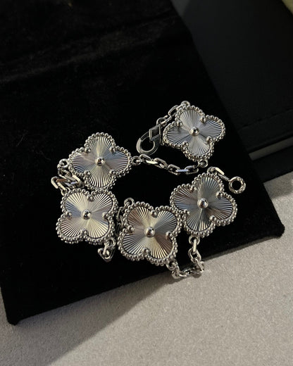 [KELA]LUCKY CLOVER 5-MOTIF BRACELET - LASER COLLECTION