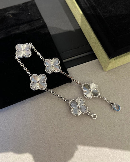 [KELA]LUCKY CLOVER 5-MOTIF BRACELET - LASER COLLECTION