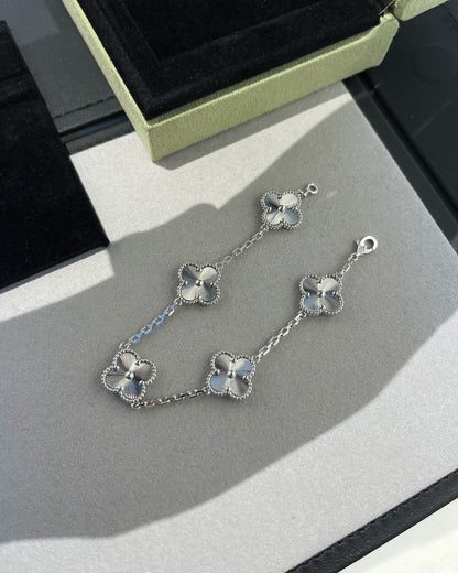 [KELA]LUCKY CLOVER 5-MOTIF BRACELET - LASER COLLECTION